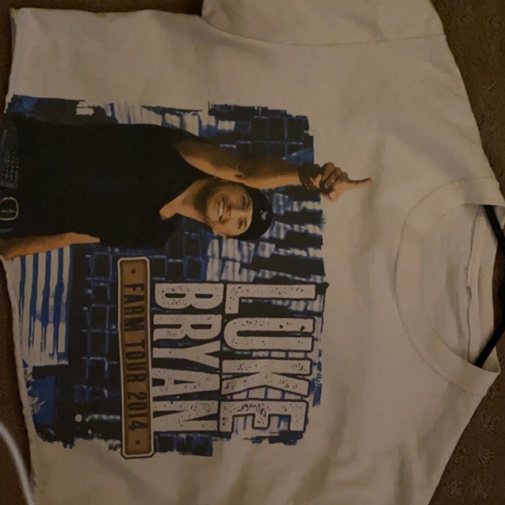 Self cropped shirt